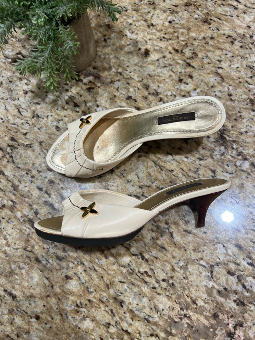 Louis Vuitton Cream Leather Slip-On Kitten Heel Mules with Gold Flower 36.5 - Picture 3 of 12